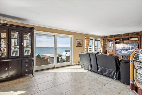 Interior, Living room, Water