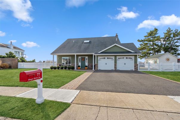 Attached, Exterior, Facade, Cape Cod