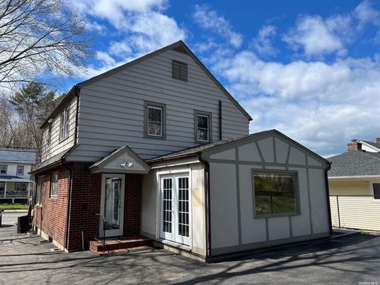 Exterior, Facade, Brick Facade, Farmhouse