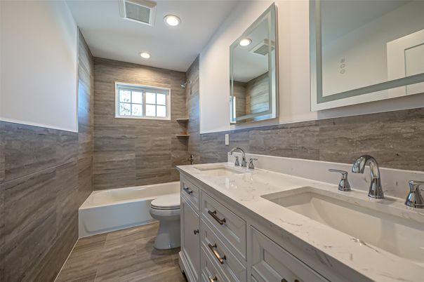 Bathroom, Dual Sink Vanities, Interior, Recessed Lighting