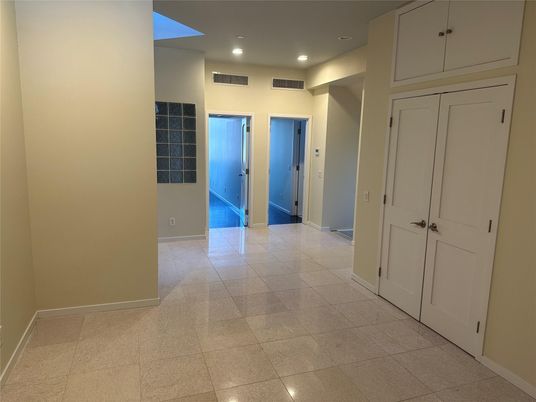 Empty room, Interior, Recessed Lighting
