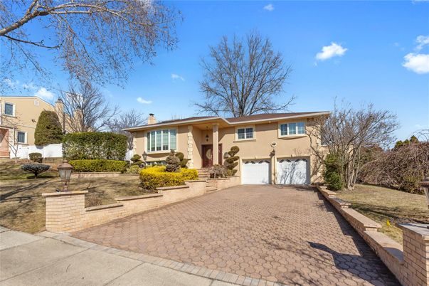 Attached, Exterior, Facade, Ranch