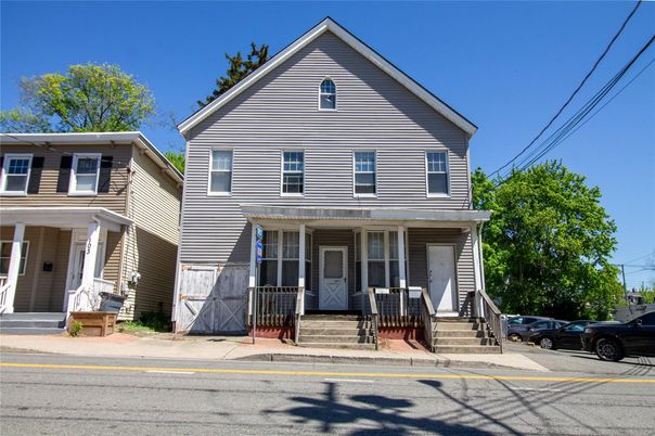 Exterior, Facade, Queen Anne Victorian