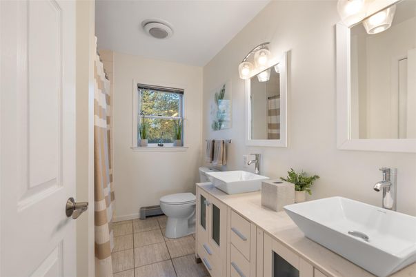 Bathroom, Dual Sink Vanities, Interior