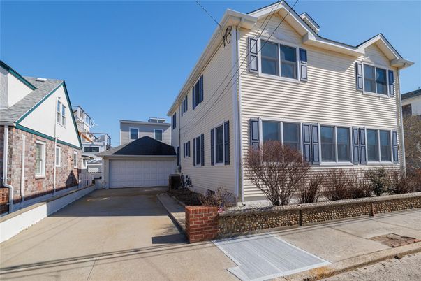 Detached Garage, Exterior