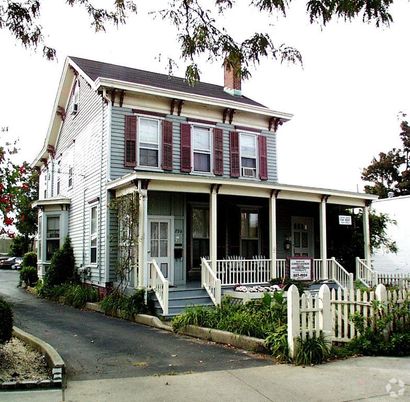 Exterior, Facade, American Foursquare