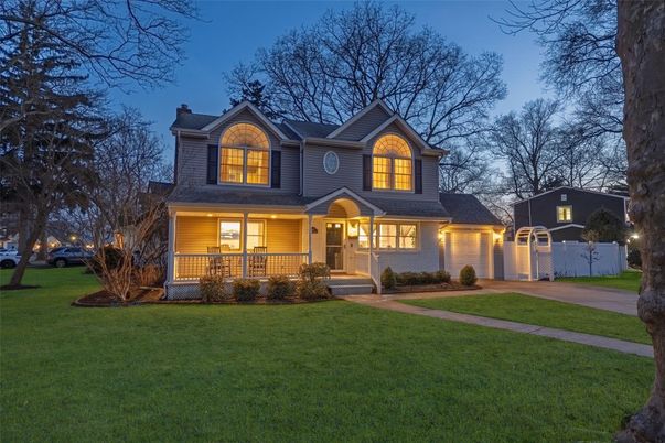 Exterior, Facade, Ranch