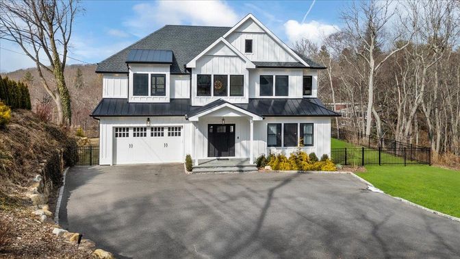 Attached, Exterior, Facade, Farmhouse