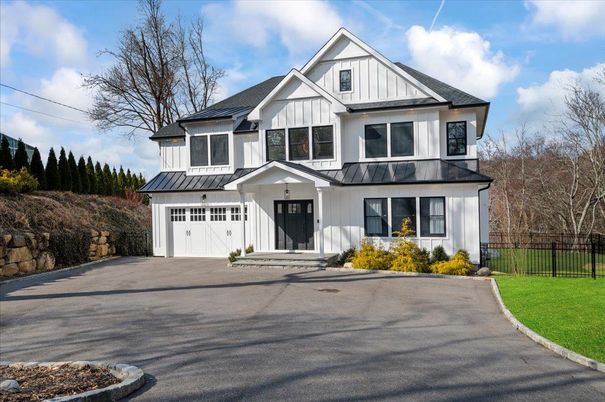 Attached, Exterior, Facade, Farmhouse