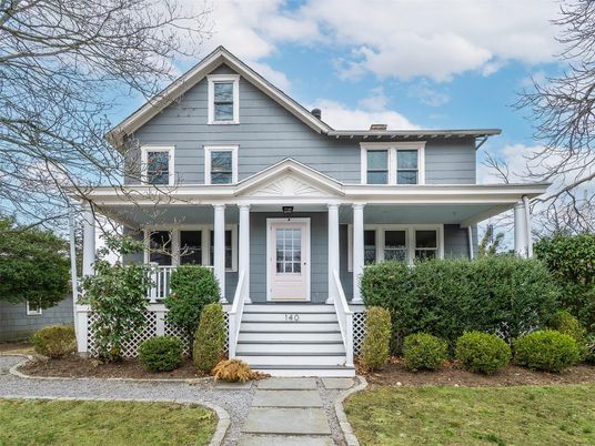 Exterior, Facade, Queen Anne Victorian