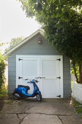 Detached Garage, Exterior