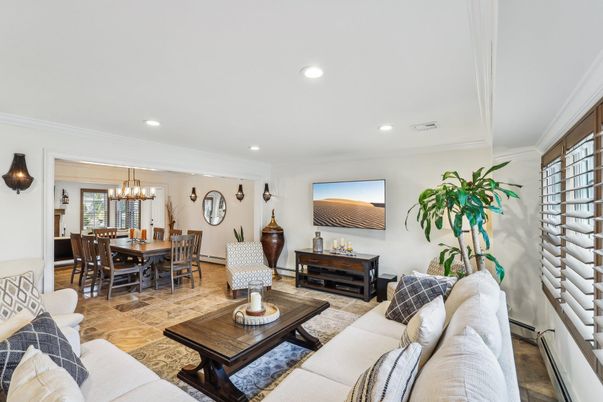 Chandelier, Dining room, Interior, Living room, Recessed Lighting