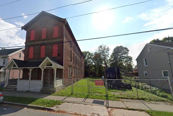 Exterior, Facade, Brick Facade, Queen Anne Victorian