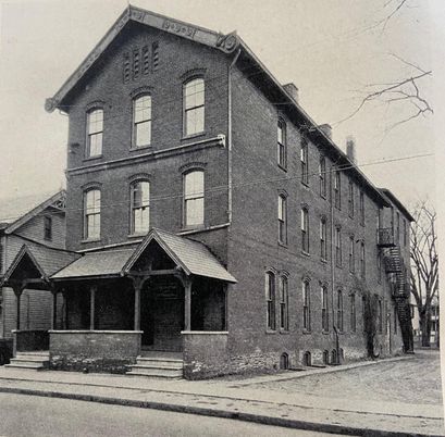 Exterior, Facade, Chicago School
