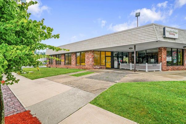Exterior, Facade, Brick Facade, Ranch