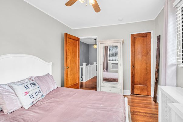 Bedroom, Interior, Pendant Lights, Wood Texture Flooring