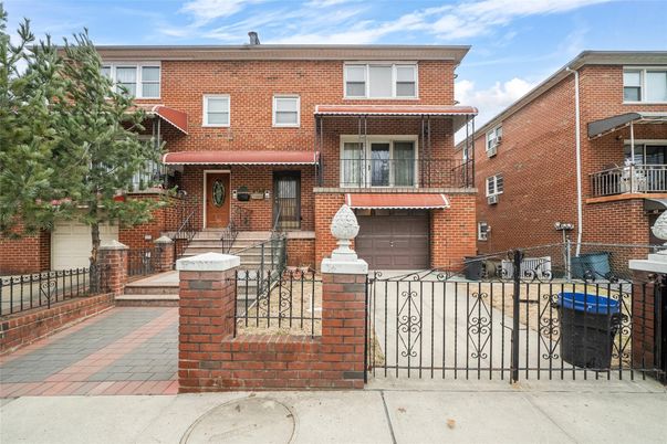 Attached, Exterior, Facade, Brick Facade, Rowhouse