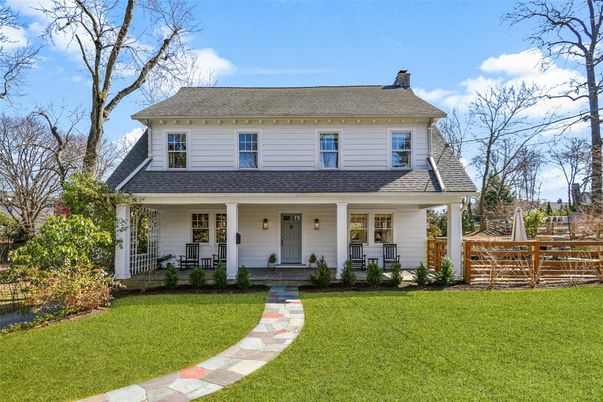 Exterior, Facade, American Foursquare