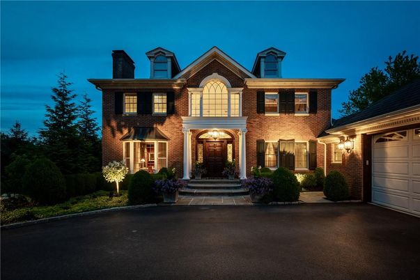 Attached, Exterior, Facade, Brick Facade, Georgian