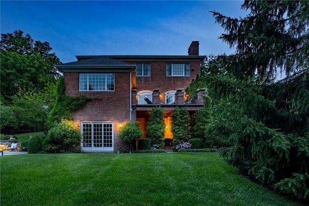 Backyard, Exterior, Facade, Brick Facade, Georgian