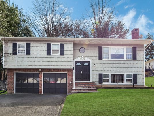 Attached, Exterior, Facade, Brick Facade, Raised Ranch