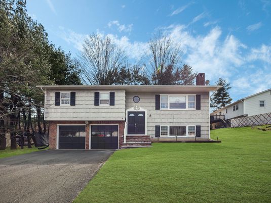 Attached, Exterior, Facade, Raised Ranch