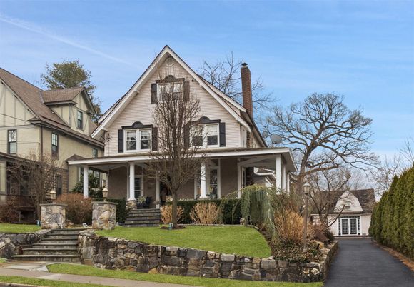Exterior, Facade, Queen Anne Victorian