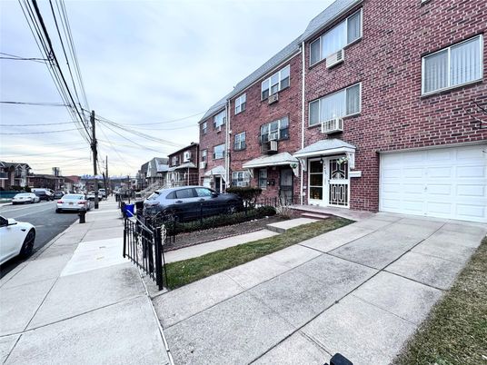 Attached, Exterior, Facade, Brick Facade, Rowhouse