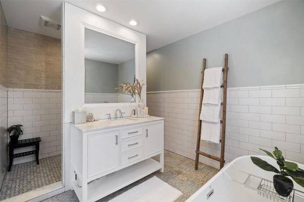 Bathroom, Interior, Recessed Lighting