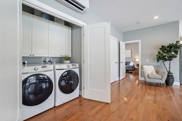 Interior, Recessed Lighting, Washer, Wood Texture Flooring