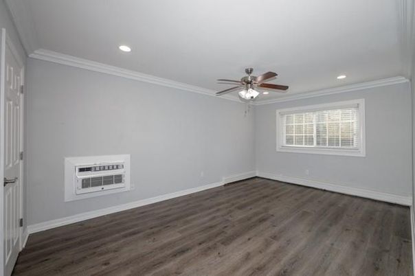 Empty room, Interior, Recessed Lighting, Wood Texture Flooring