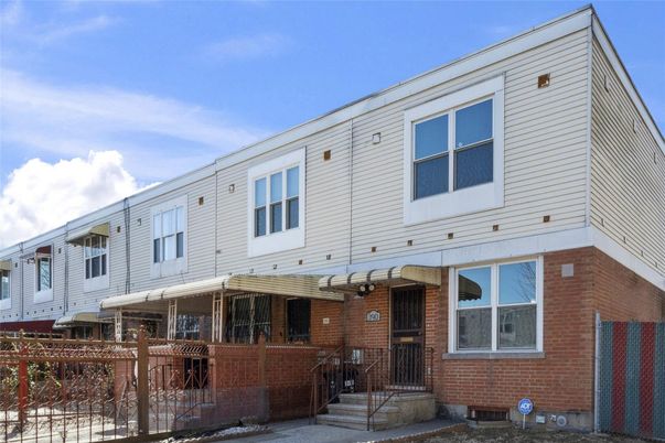 Exterior, Facade, Brick Facade, Rowhouse
