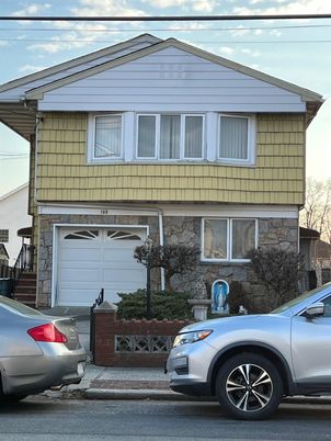 Attached, Exterior, Facade, American Craftsman