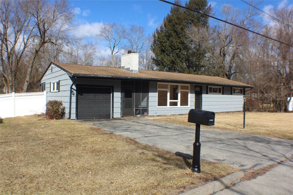 Attached, Exterior, Facade, Ranch