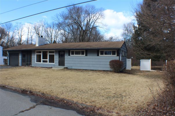 Attached, Exterior, Facade, Ranch