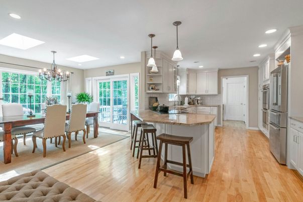 Chandelier, Dining room, Interior, Kitchen, Pendant Lights, Recessed Lighting, Wood Texture Flooring