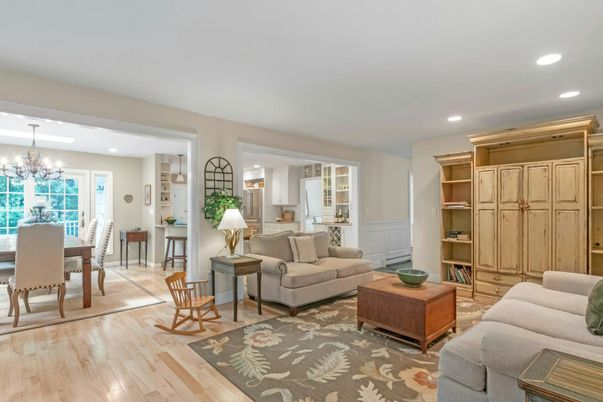 Chandelier, Dining room, Interior, Living room, Recessed Lighting, Wood Texture Flooring