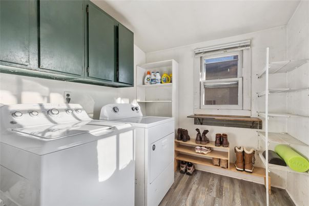 Interior, Washer, Wood Texture Flooring