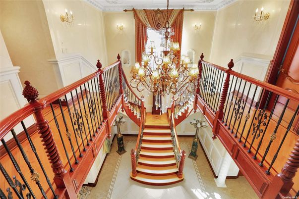 Chandelier, Interior