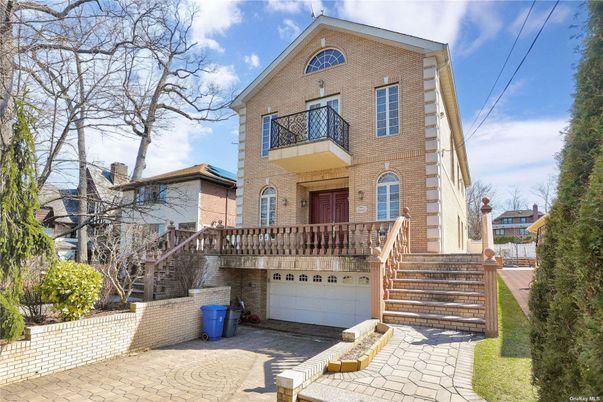 Attached, Exterior, Facade, Brick Facade, Rowhouse