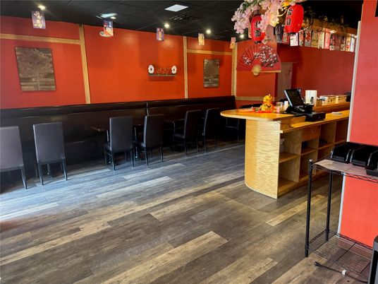 Interior, Pendant Lights, Recessed Lighting, Wood Texture Flooring