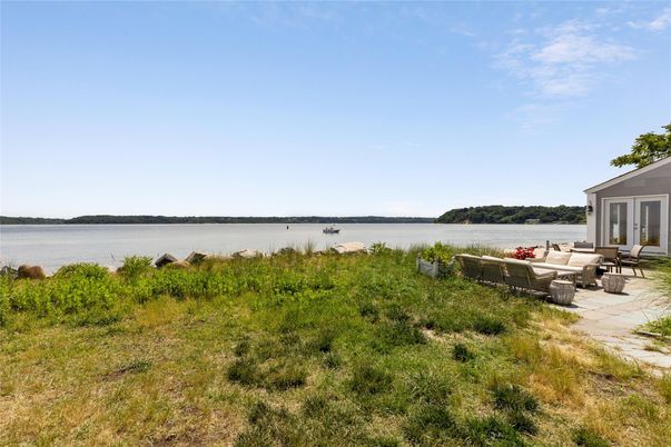 Exterior, Lake