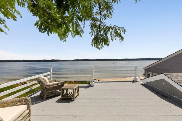 Exterior, Lake