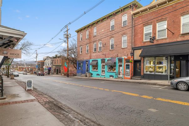 Exterior, Facade, Brick Facade, Chicago School