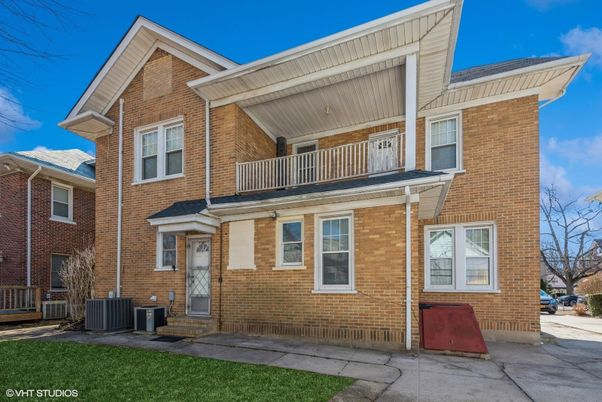 Exterior, Facade, Brick Facade, Rowhouse