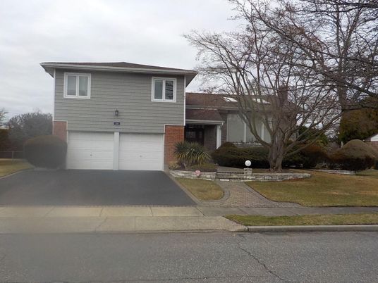Attached, Exterior, Facade, Brick Facade, Raised Ranch