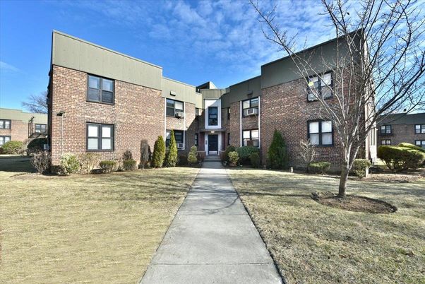 Exterior, Facade, Brick Facade, Modern