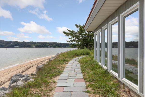 Exterior, Lake