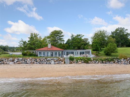 Exterior, Lake