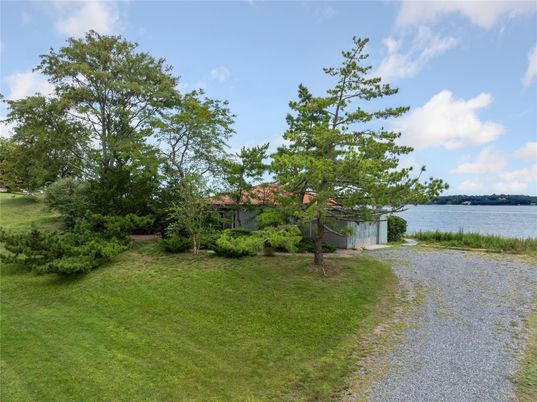 Exterior, Lake